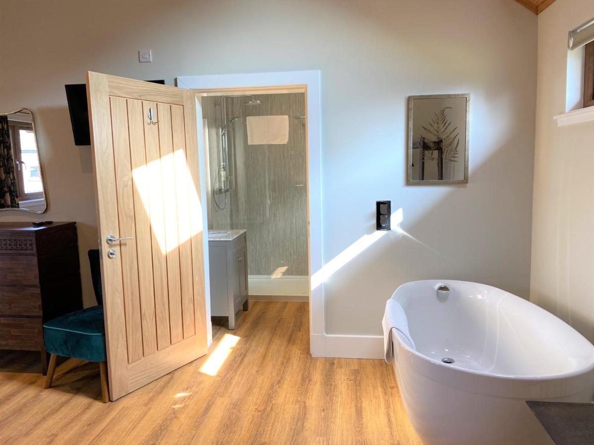 Partridge Lodge With Hot Tub Forgandenny ภายนอก รูปภาพ