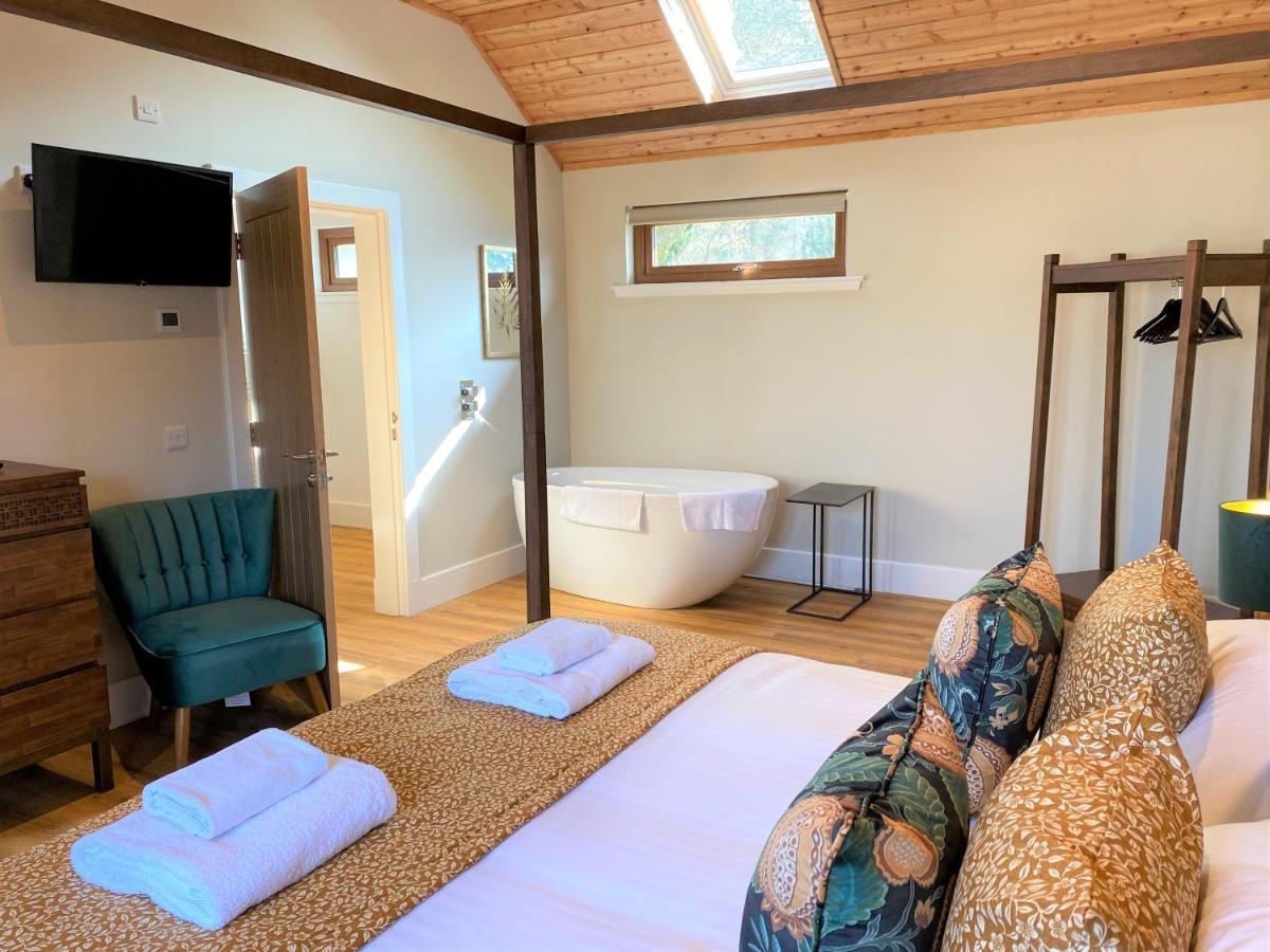 Partridge Lodge With Hot Tub Forgandenny ภายนอก รูปภาพ