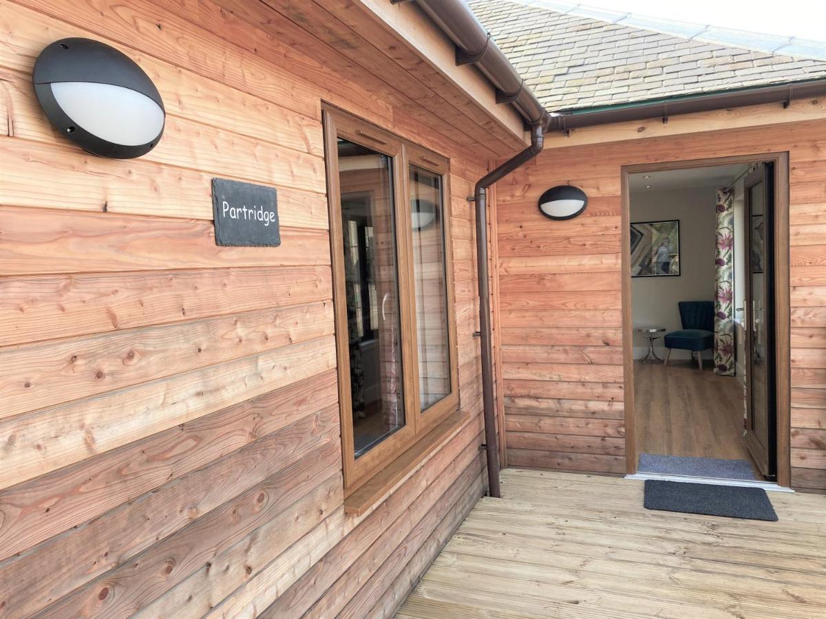 Partridge Lodge With Hot Tub Forgandenny ภายนอก รูปภาพ
